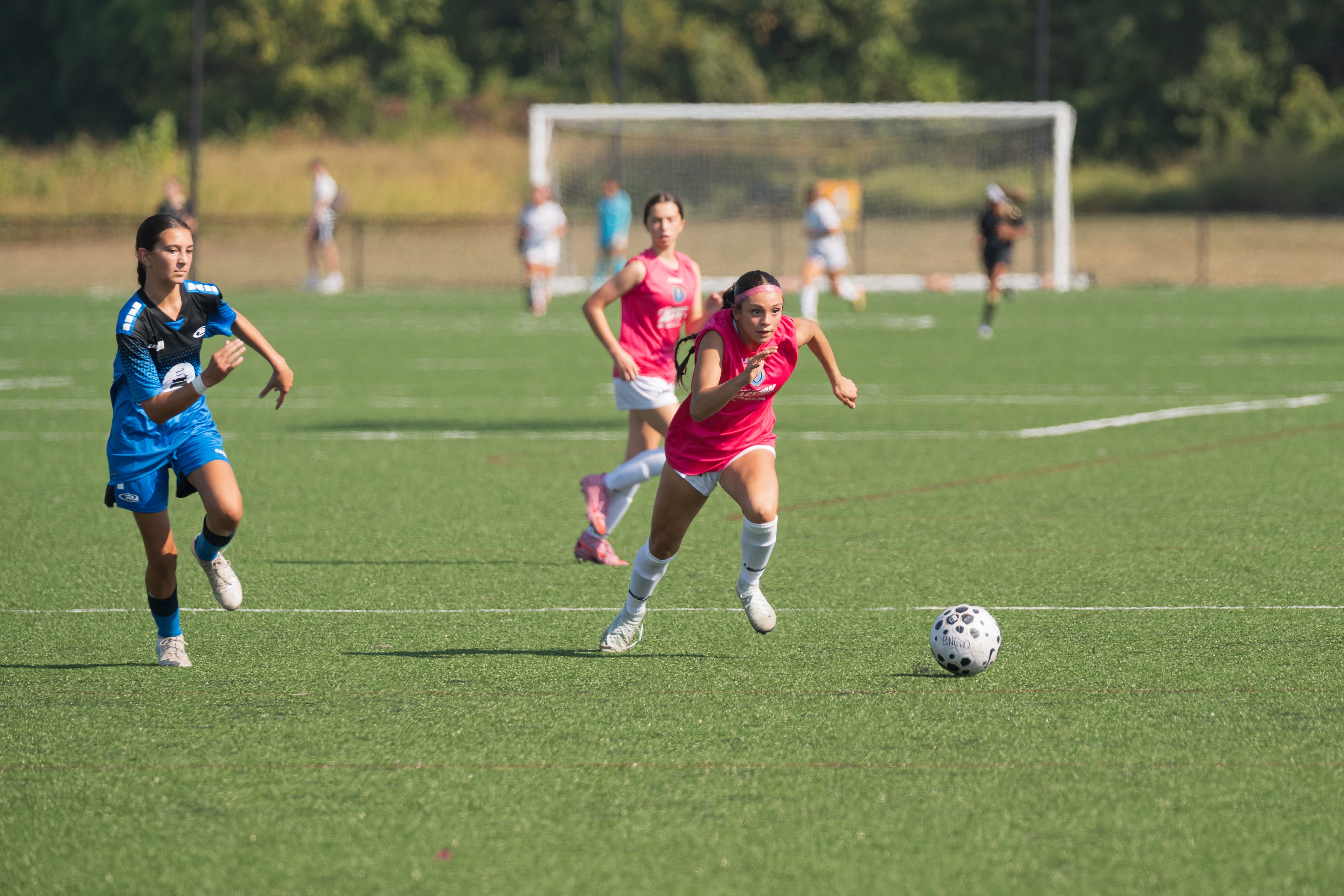 Amaya Vargas chasing the ball