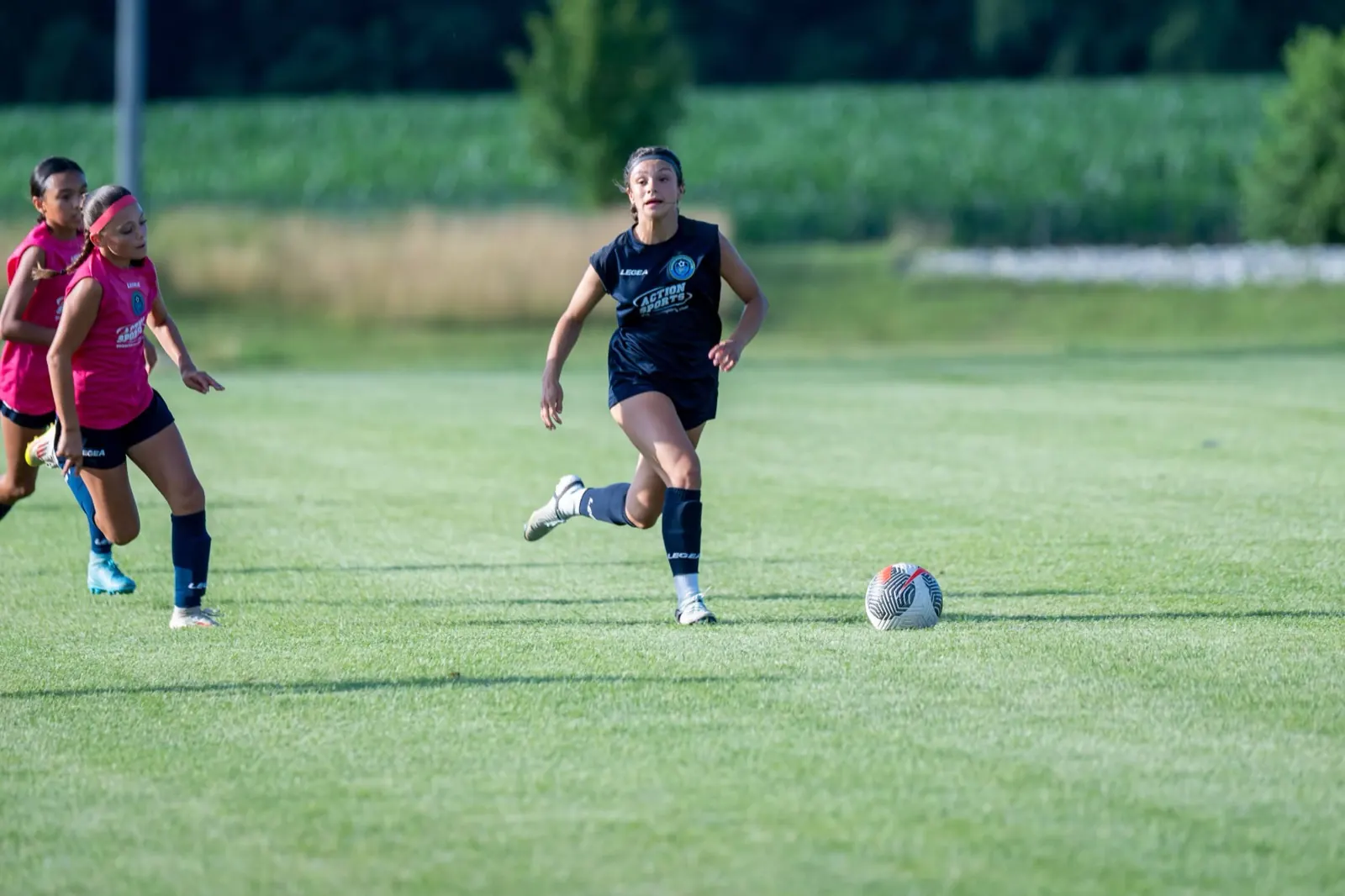 Amaya Vargas in navy jersey