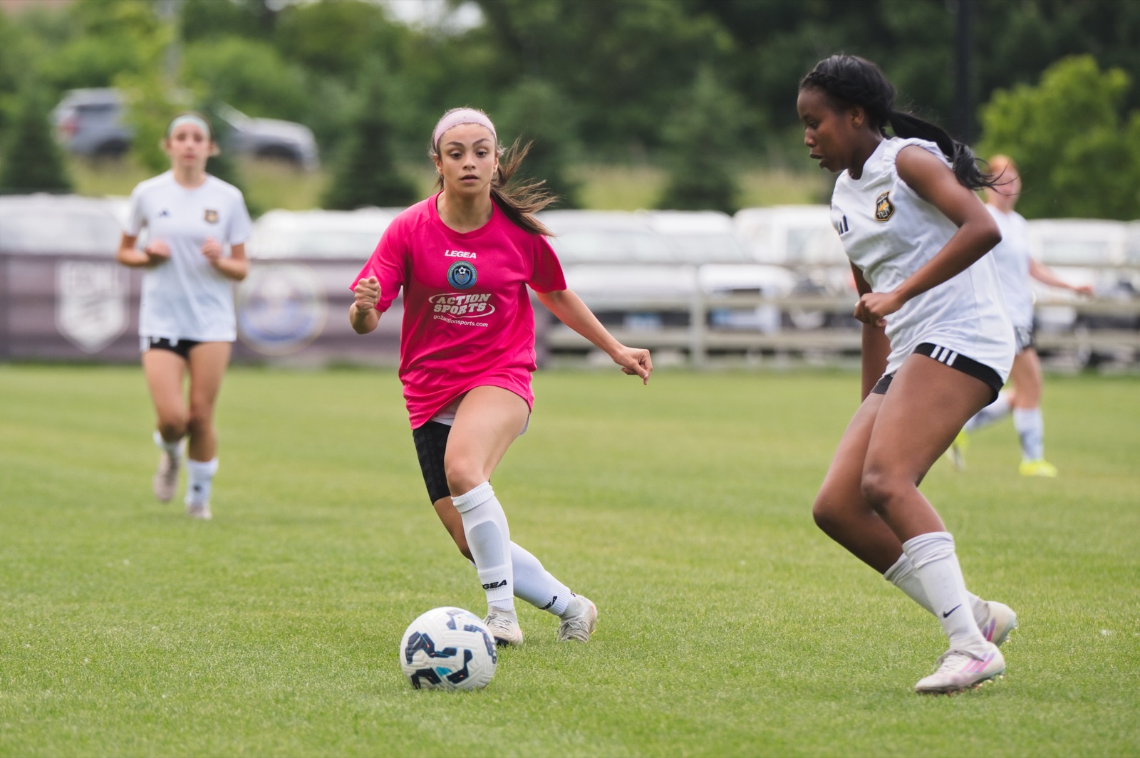 Amaya Vargas attacking with the ball against a defender