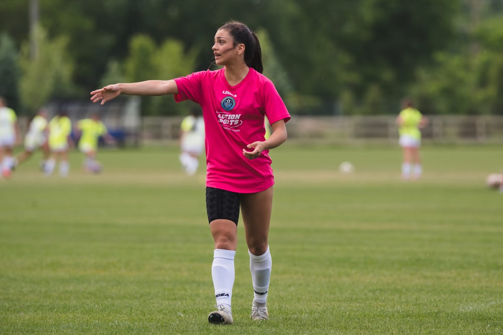 Amaya Vargas directing play on the pitch